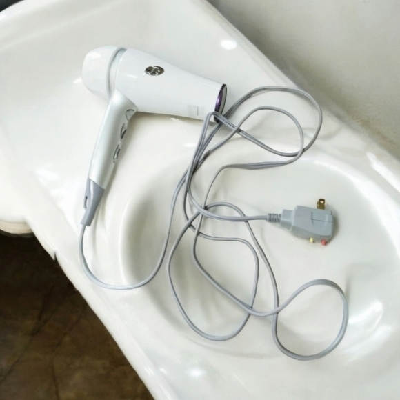 !!sold!!T3 Featherweight 2 professional Salon Hair Dryer Model 73820 - Picture 14 of 16